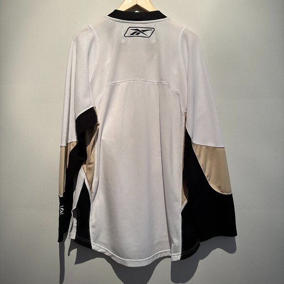 Reebok NHL Men's Small Pittsburgh Penguins Hockey Players Jersey - Picture 5 of 5